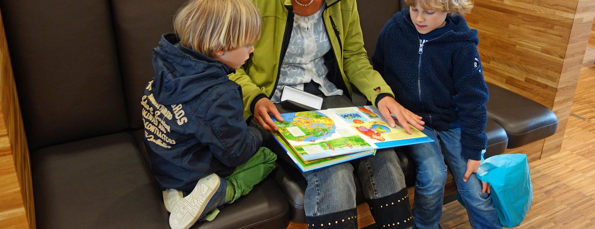 Fashion Clothing Store -Fashion Clothing Store to read aloud 813666 1920